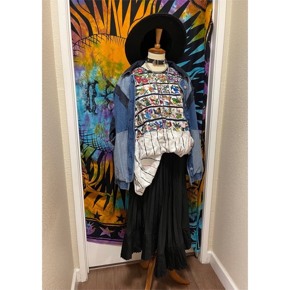 π Embroidered lovely bird flower top - Picture 13 of 13